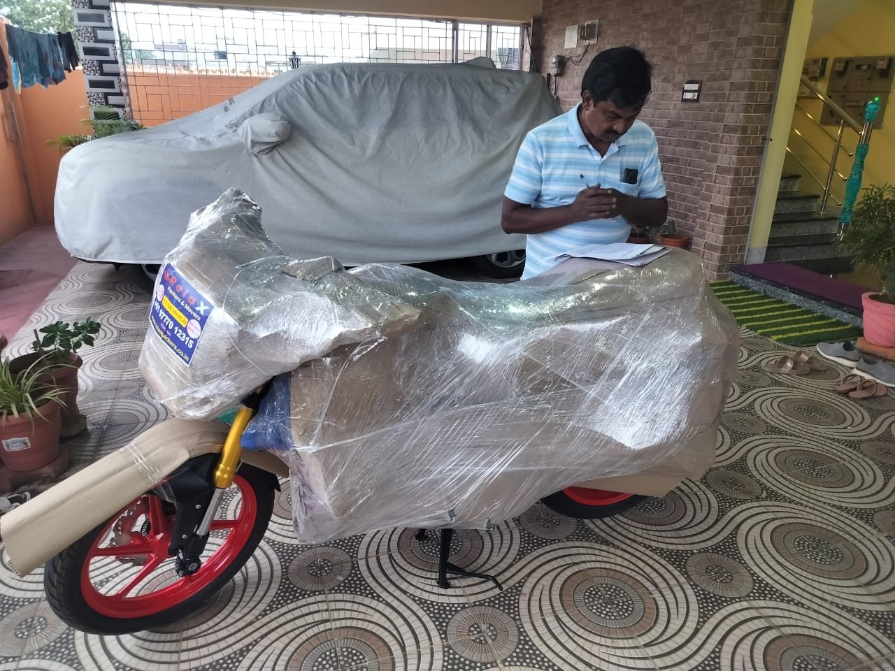 Loaded Relax Packers truck with household goods